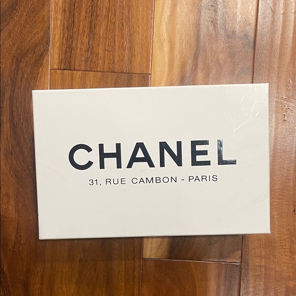 CHANEL White Cream Box with Black Lettering - Picture 2 of 5